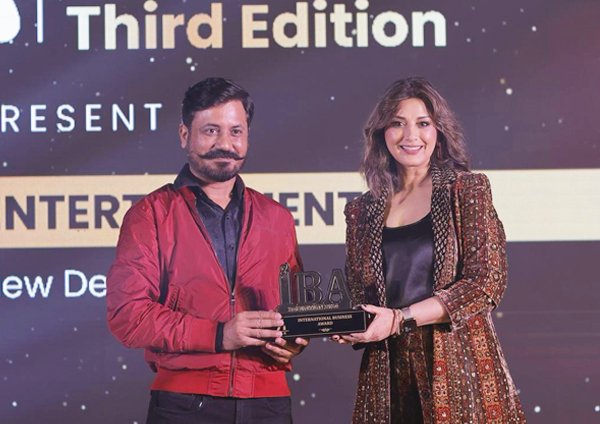 Rajesh Chopra with Sonali Bendre